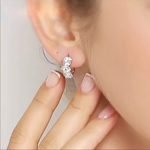 New 925 Silver Beautiful Flower Hoop Earrings - Picture 6 of 6